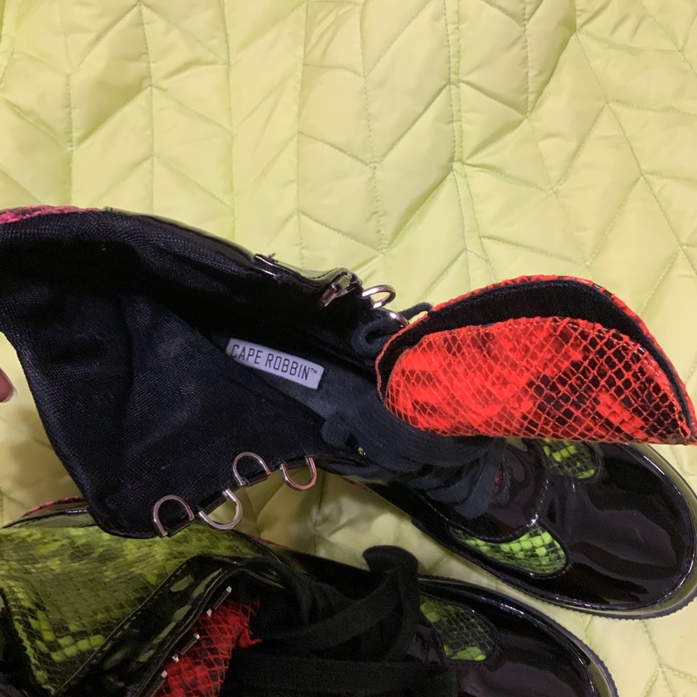CAPE ROBBIN BOOTS. SIZE- 10 - Picture 4 of 7
